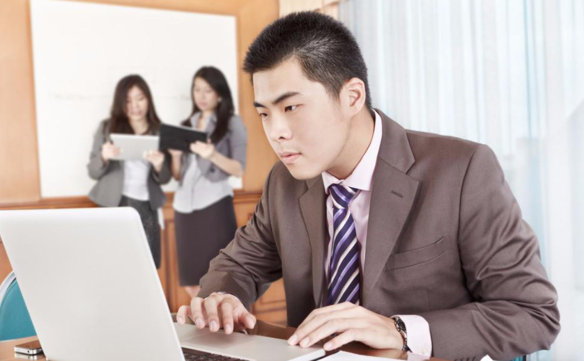 老板請(qǐng)閉嘴我讓你看看什么叫開(kāi)掛